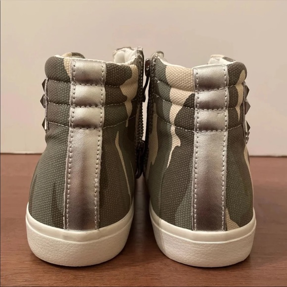 NEW STEVE MADDEN TRACEY STAR HIGH TOP SNEAKER - Picture 4 of 8